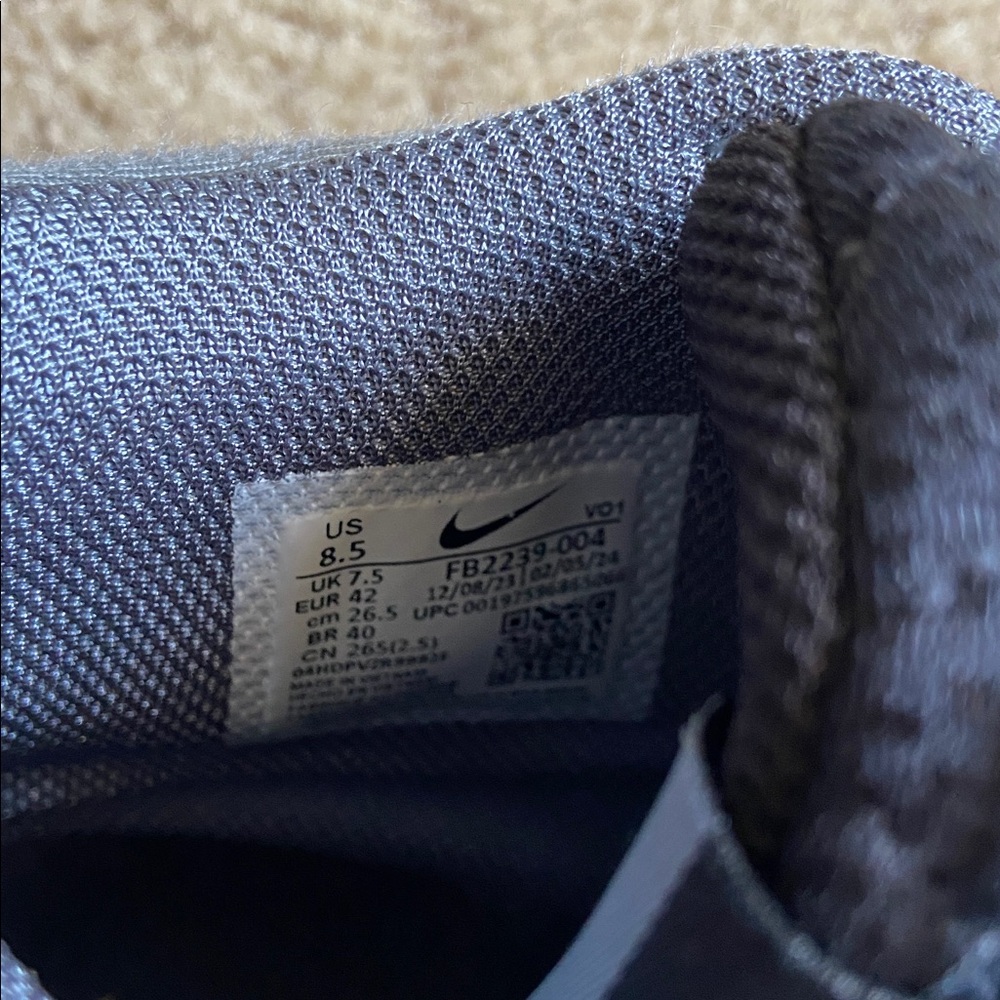 Men’s Nike size 8.5 - Picture 6 of 6